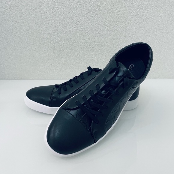 Calvin Klein Men’s black CK monogram embossed leather sneaker Size 9 like new - Picture 8 of 9
